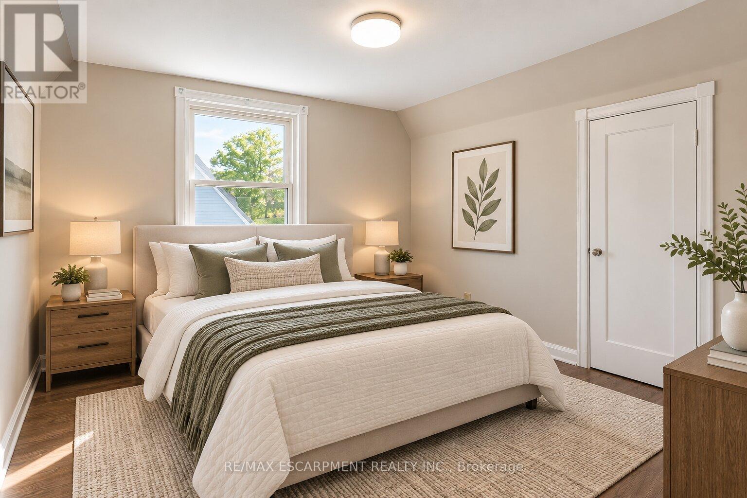 269 Queensdale Avenue E Property Photo 11