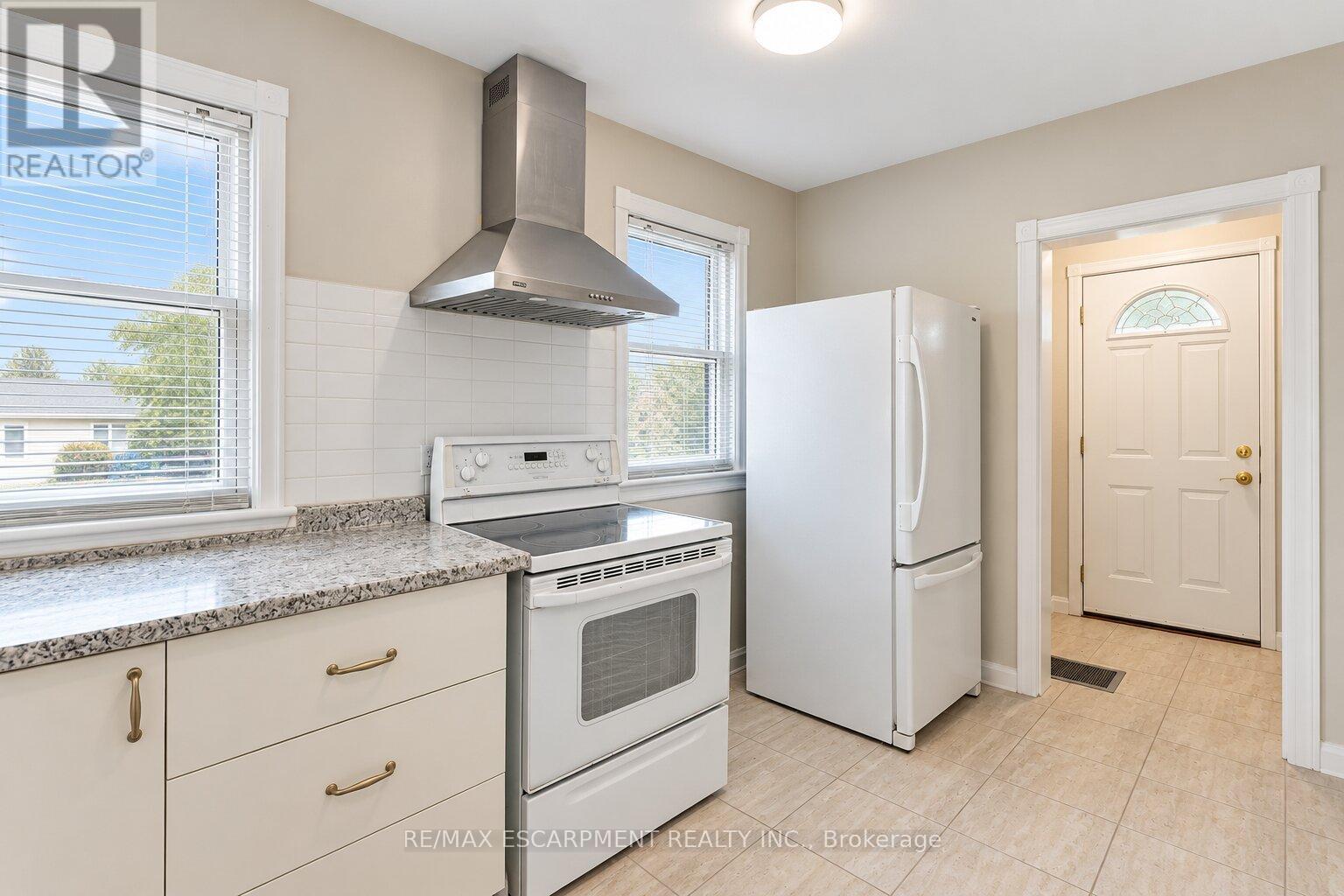 269 Queensdale Avenue E Property Photo 14