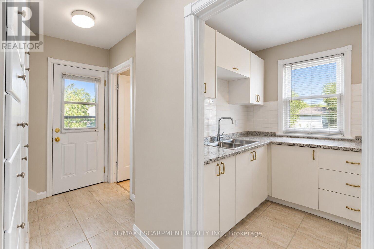 269 Queensdale Avenue E Property Photo 18