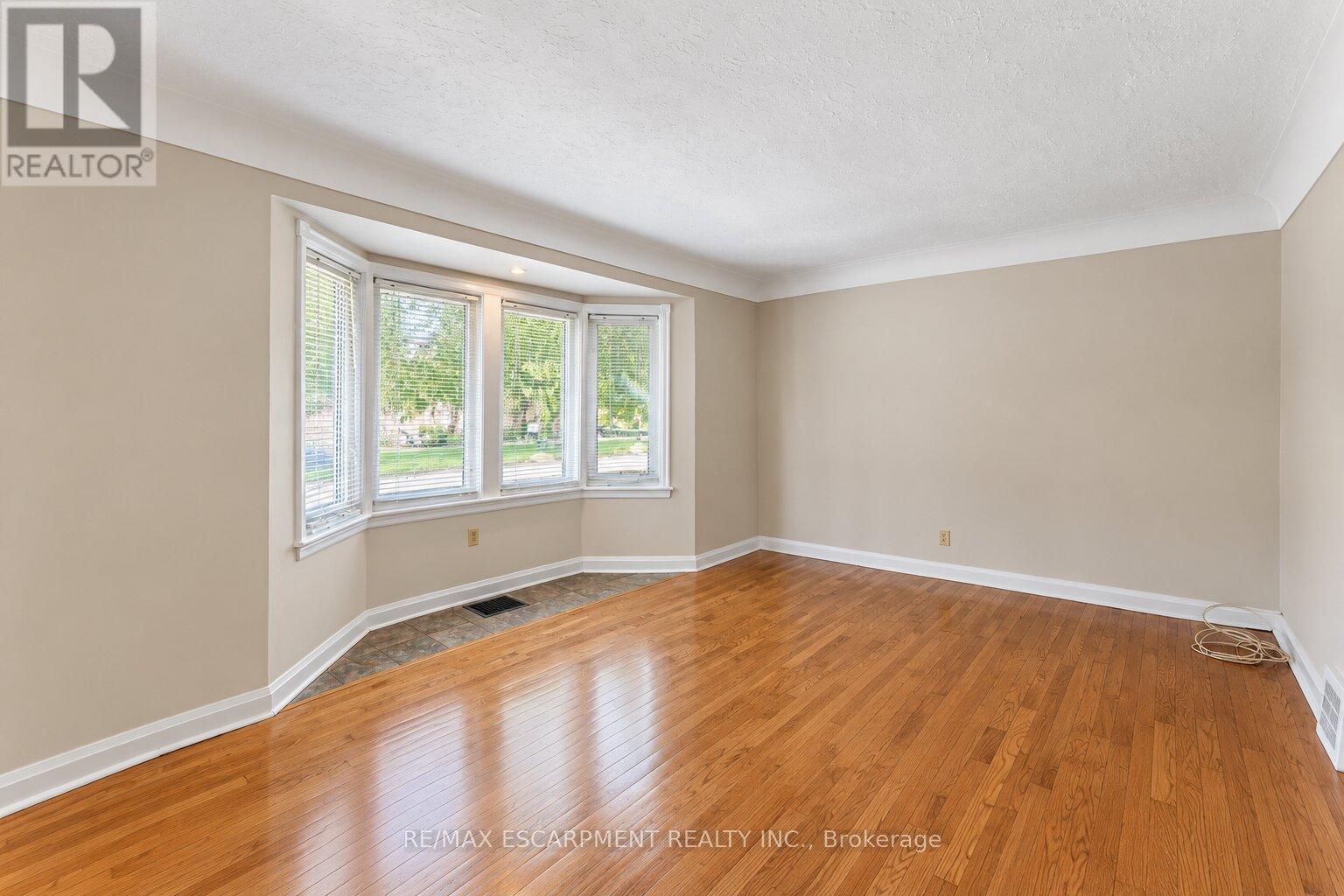 269 Queensdale Avenue E Property Photo 24