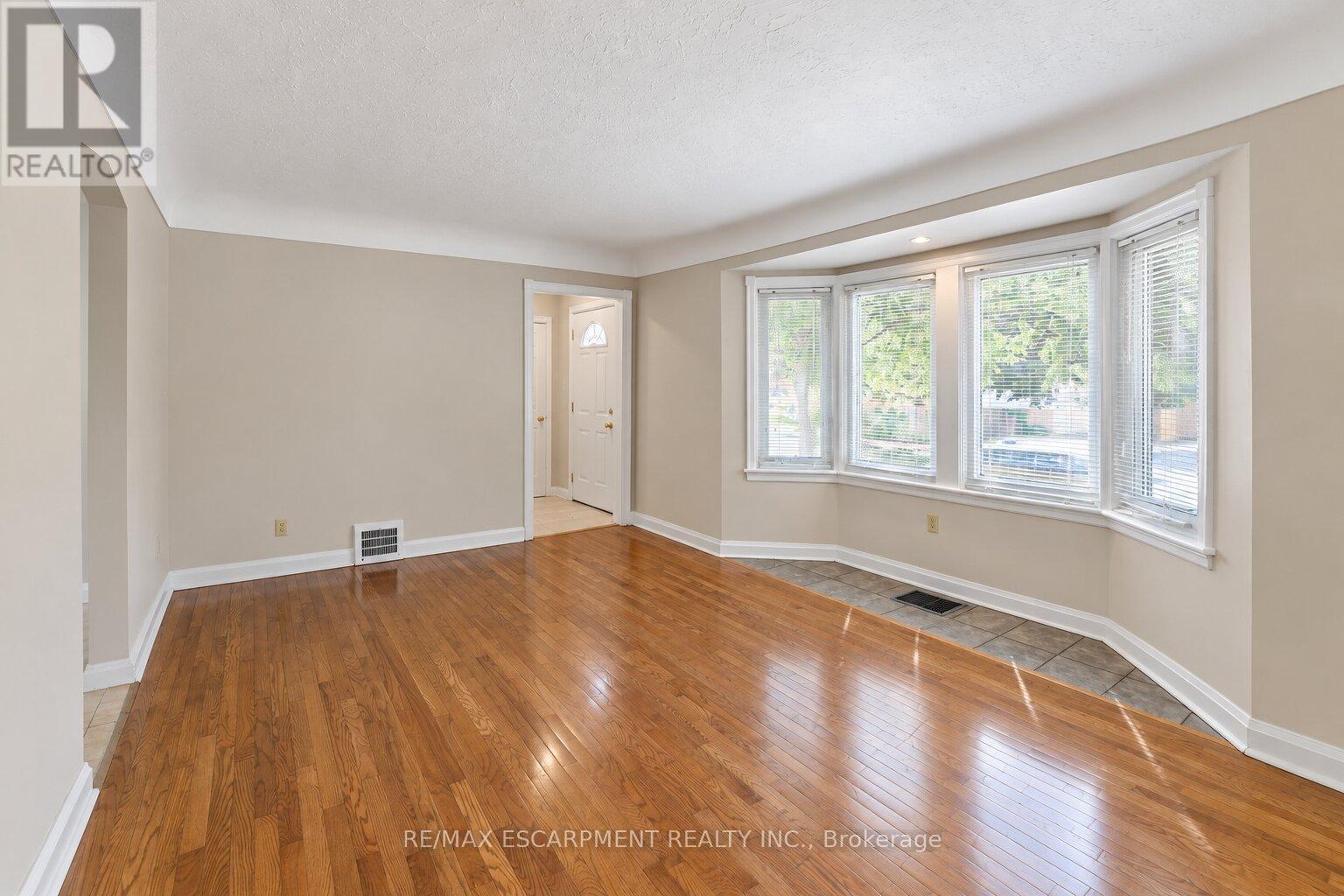 269 Queensdale Avenue E Property Photo 25