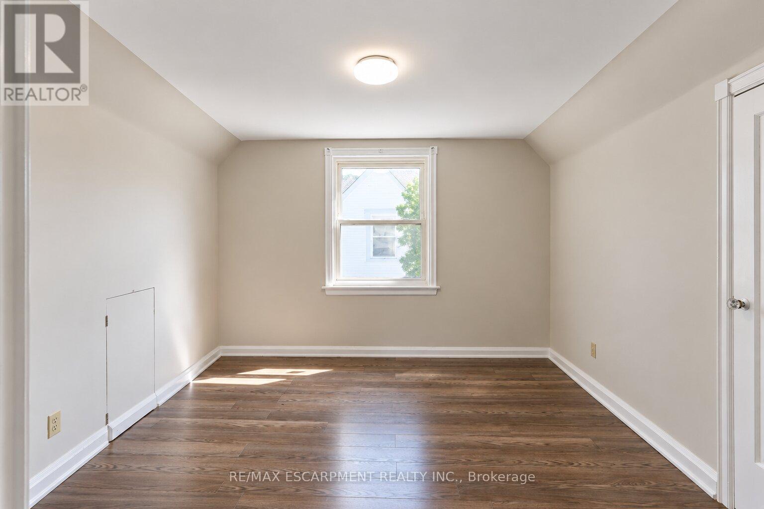 269 Queensdale Avenue E Property Photo 27