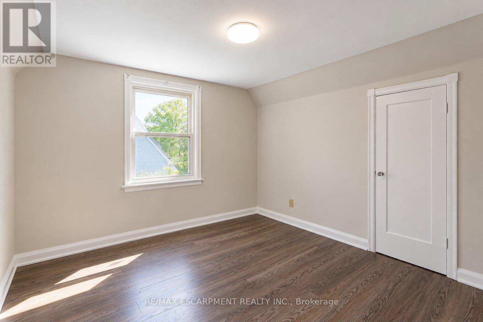 269 Queensdale Avenue E Property Photo 28