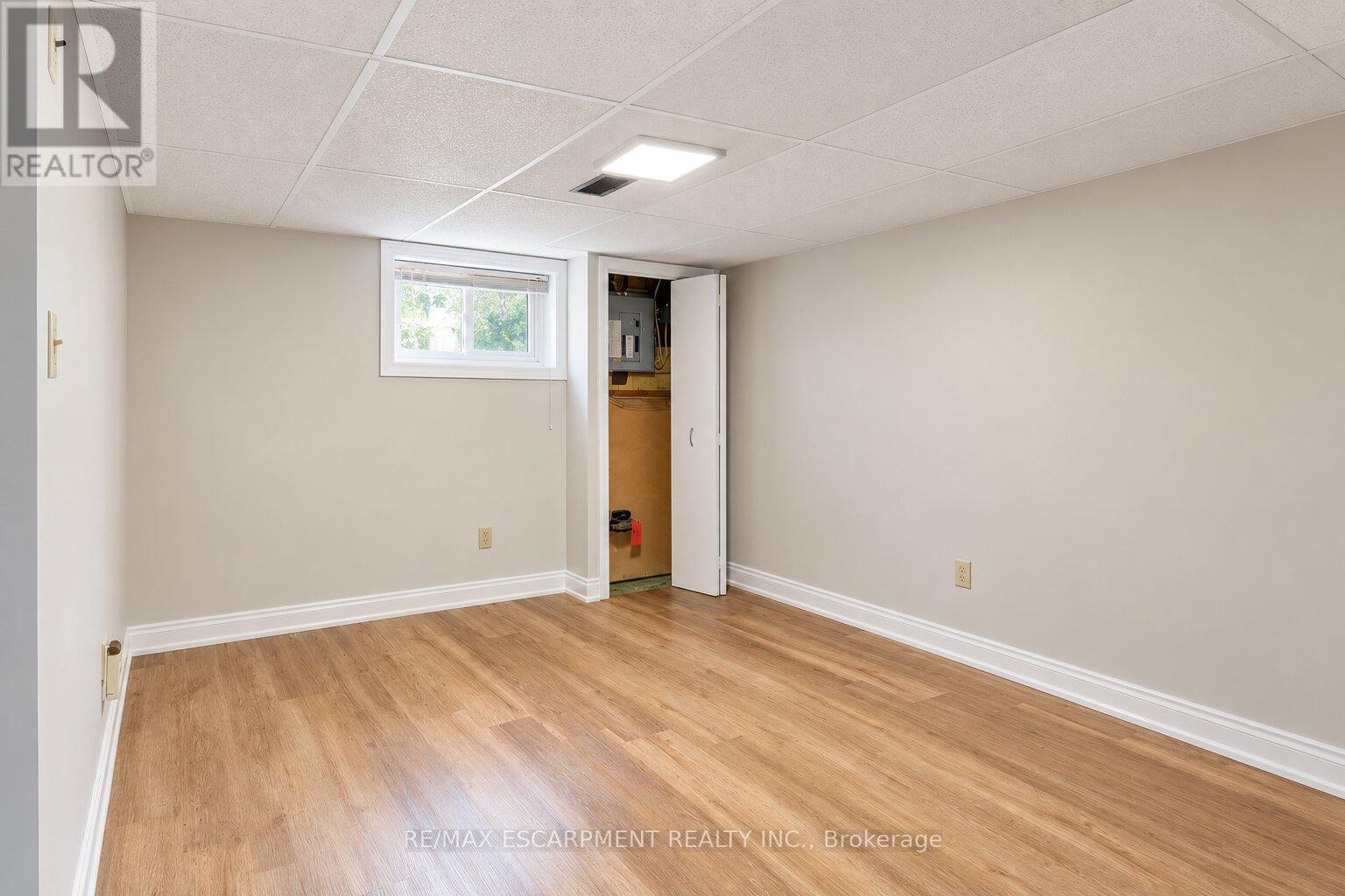 269 Queensdale Avenue E Property Photo 32