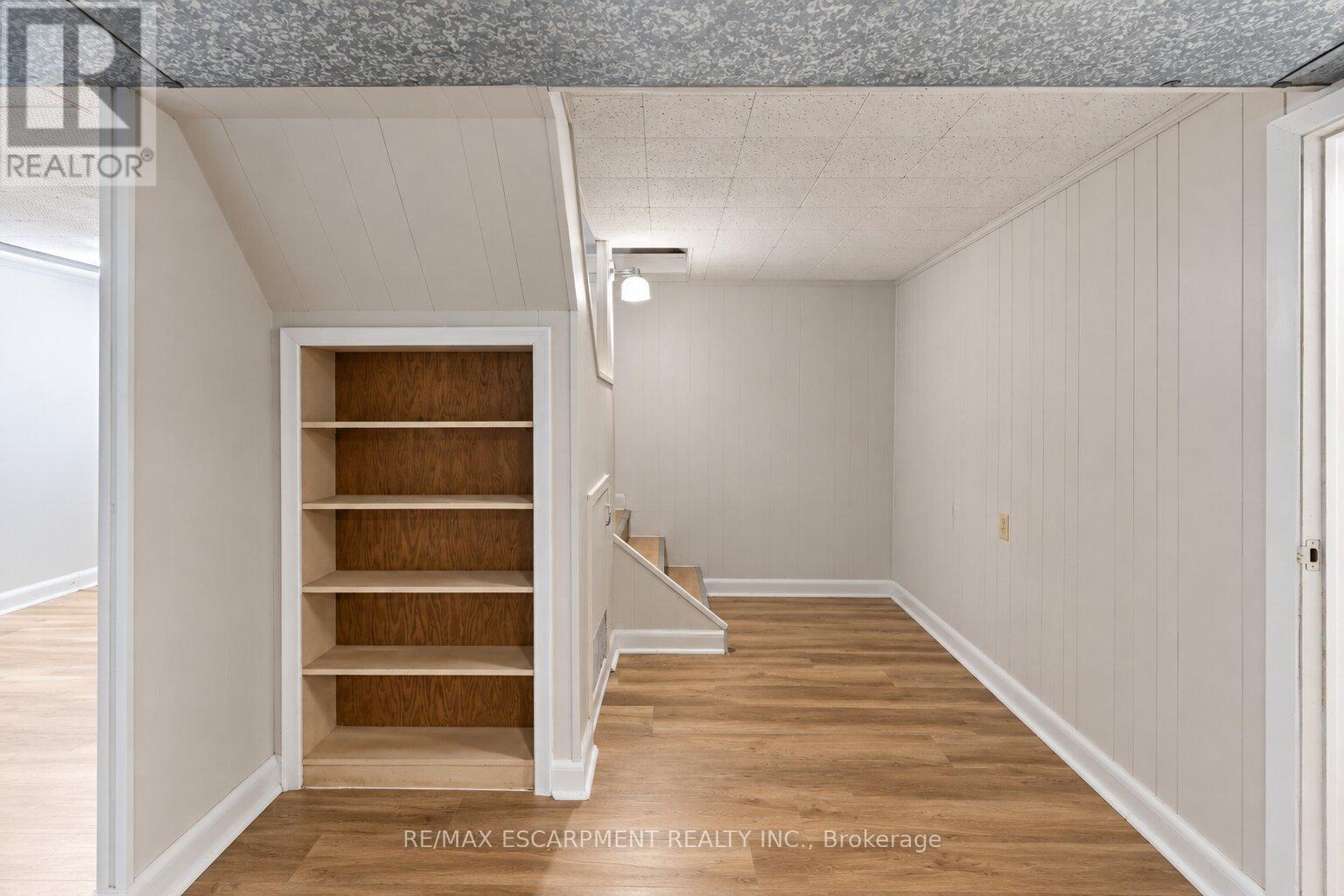 269 Queensdale Avenue E Property Photo 34