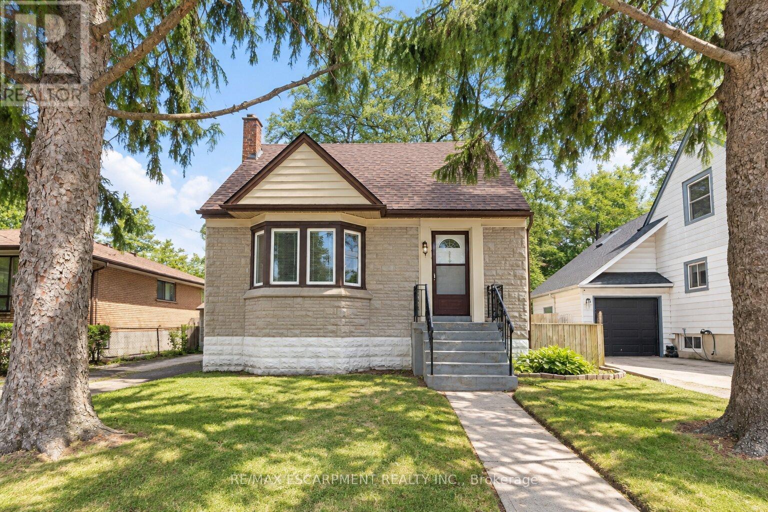 269 Queensdale Avenue E Property Photo 39