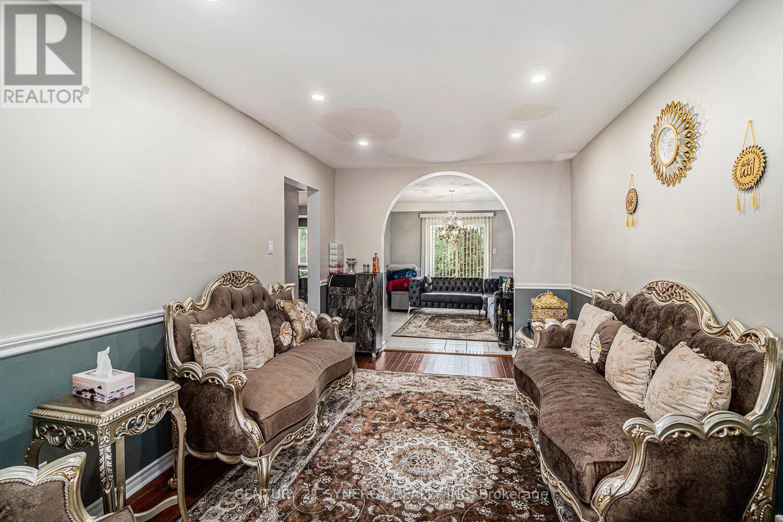 6415 Viseneau Drive Property Photo 4
