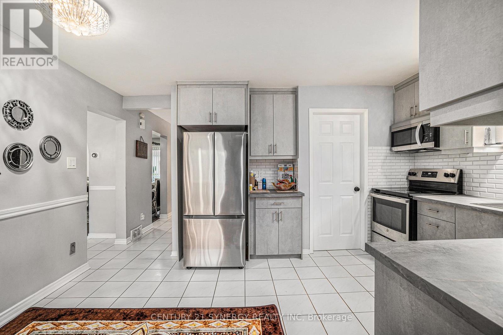 6415 Viseneau Drive Property Photo 8
