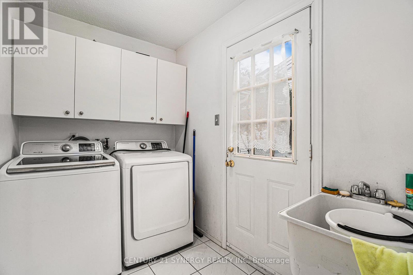 6415 Viseneau Drive Property Photo 15