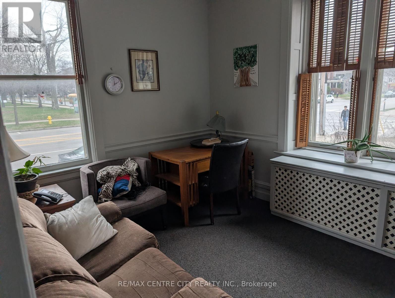 334 Queens Avenue Property Photo 2