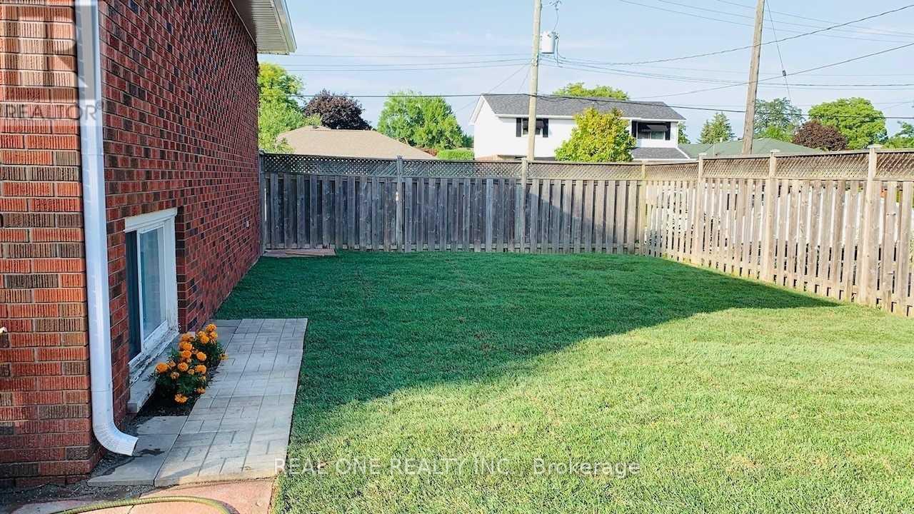 Upper - 41 Marlowe Drive Property Photo 24