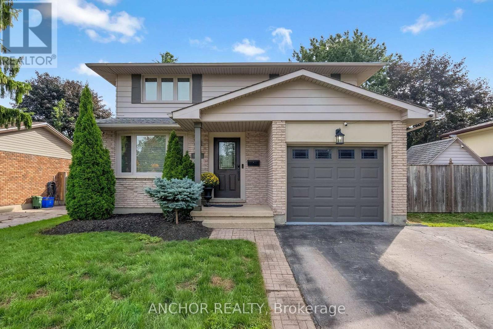 684 GRIFFITH STREET Property Photo 1