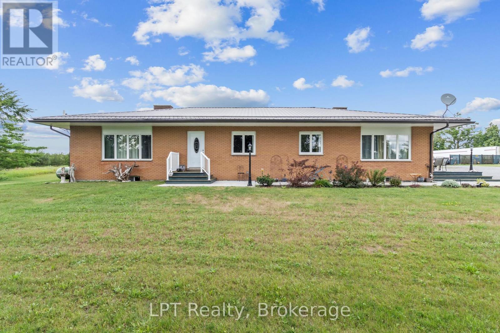 2110 13th Line E Property Photo 5