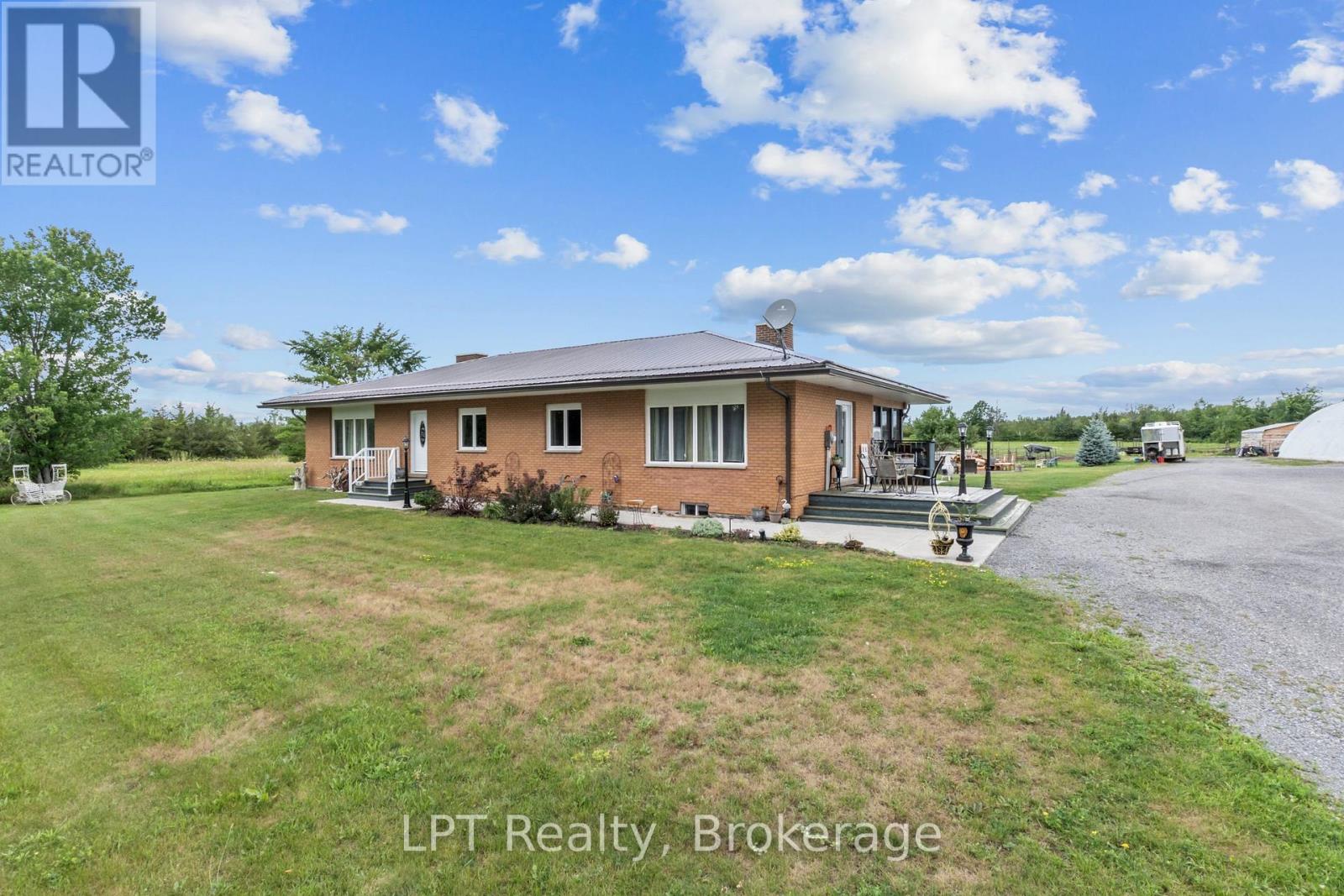 2110 13th Line E Property Photo 6