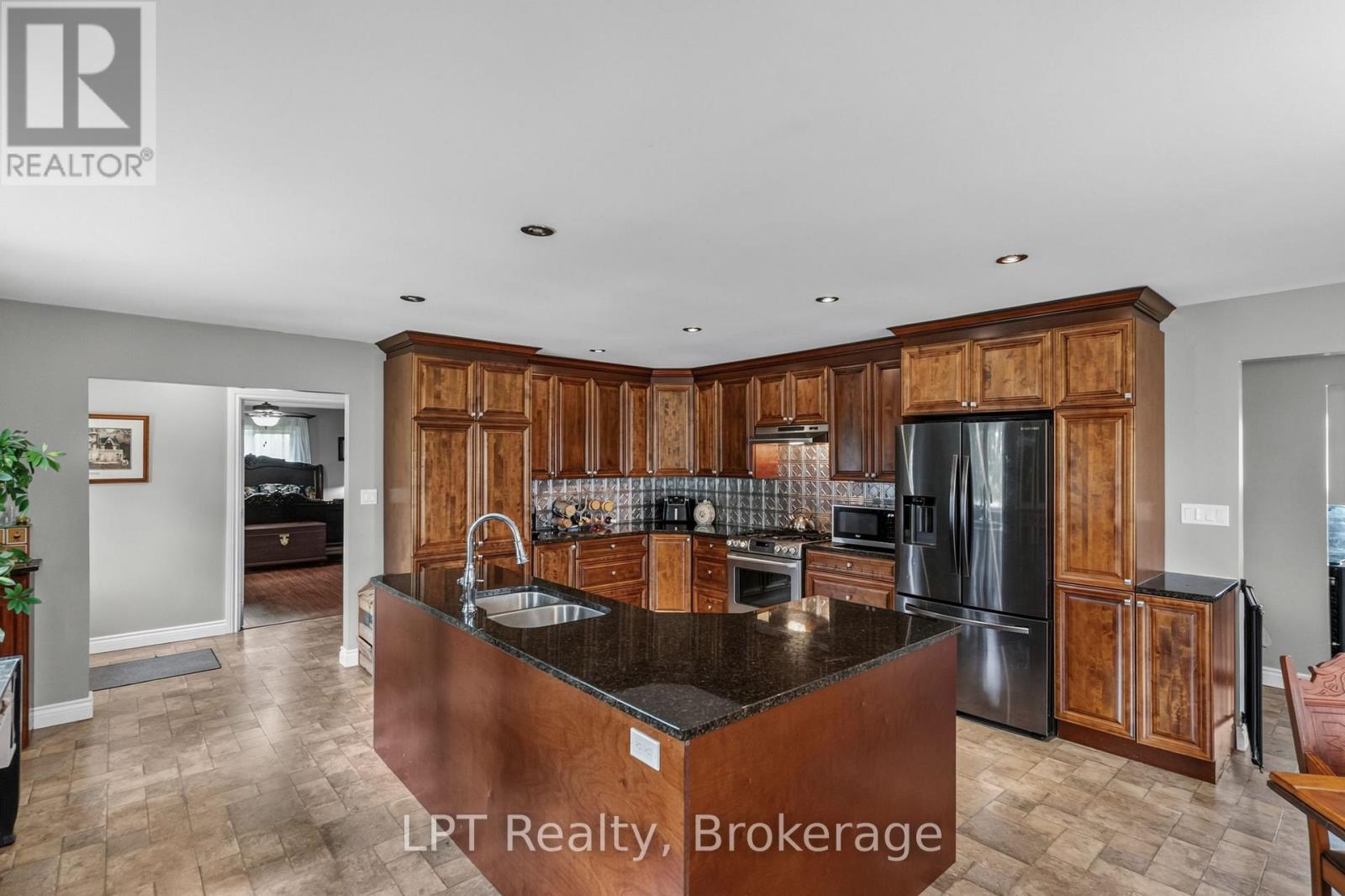 2110 13th Line E Property Photo 11