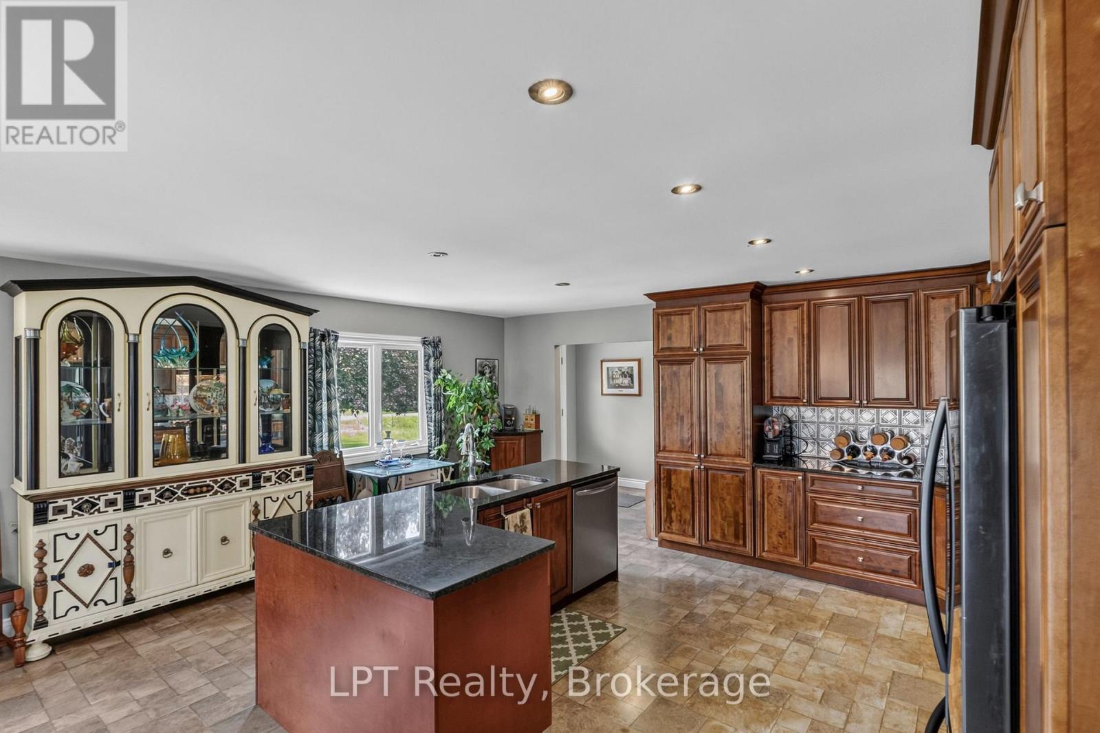 2110 13th Line E Property Photo 12