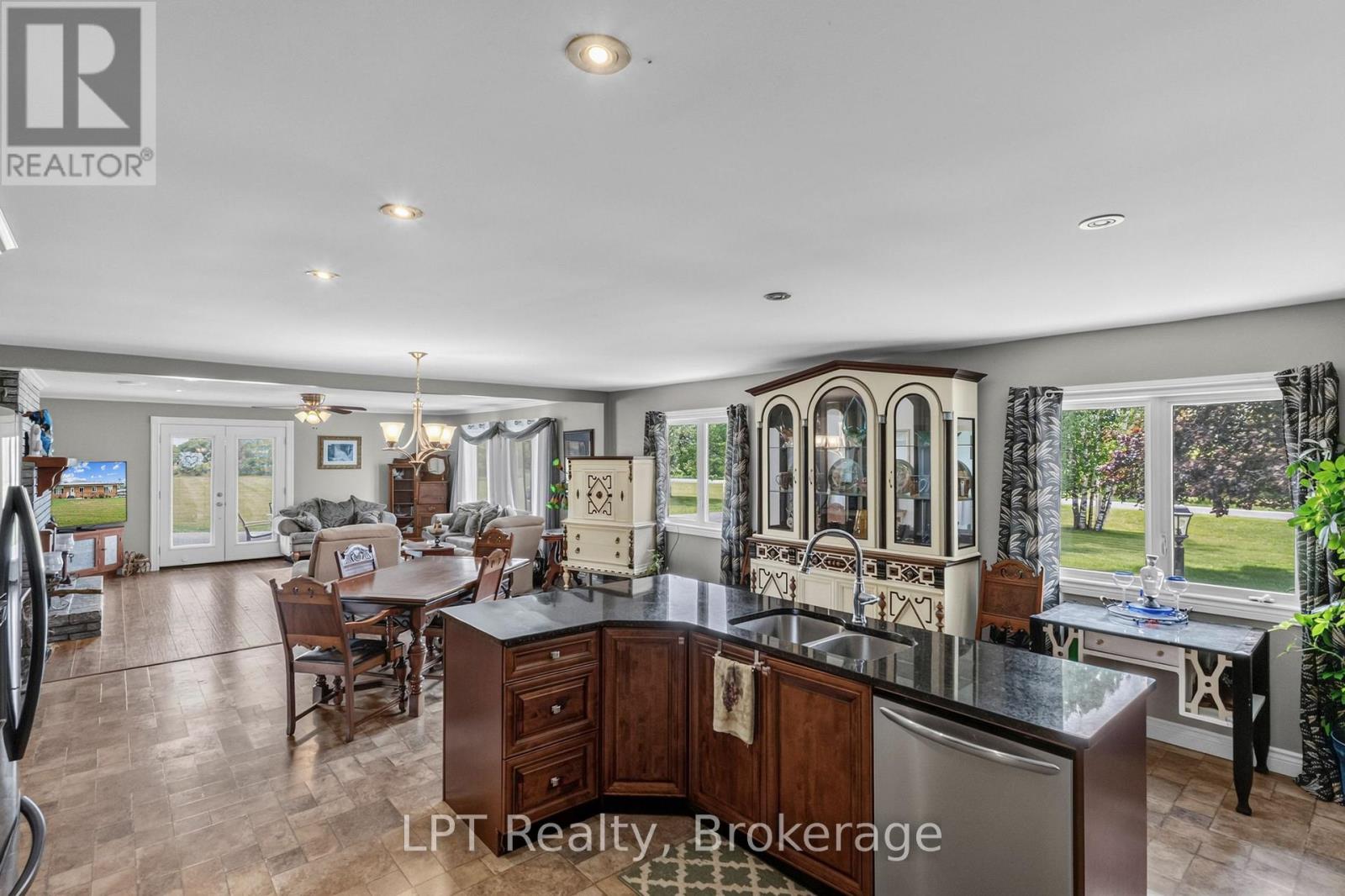 2110 13th Line E Property Photo 13