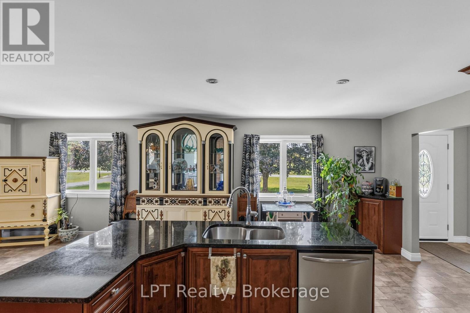 2110 13th Line E Property Photo 14