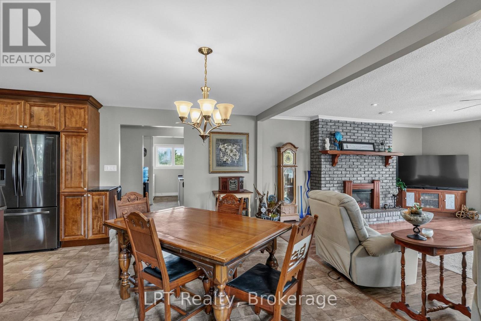 2110 13th Line E Property Photo 15