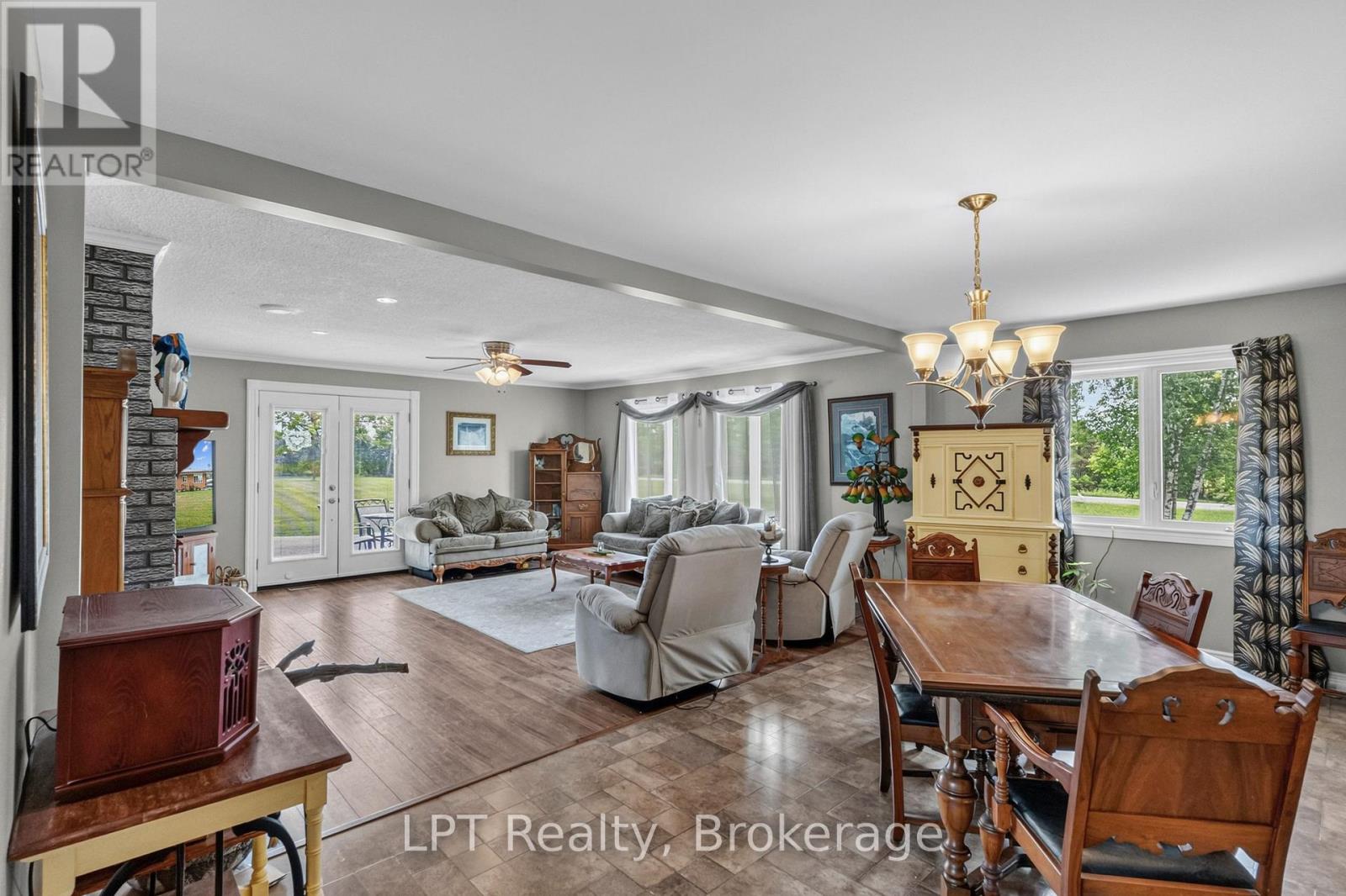 2110 13th Line E Property Photo 16
