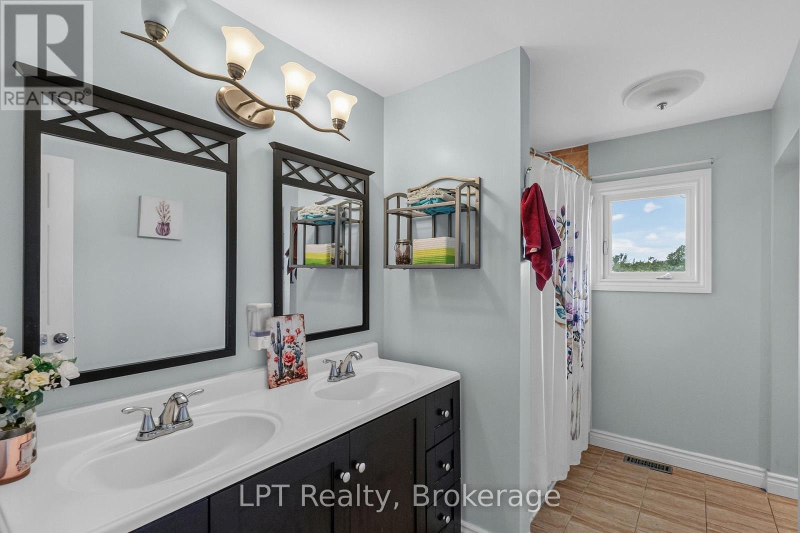 2110 13th Line E Property Photo 24
