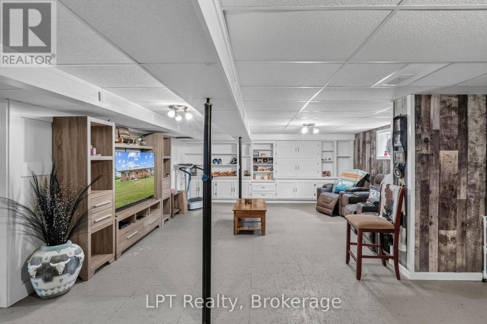 2110 13th Line E Property Photo 27
