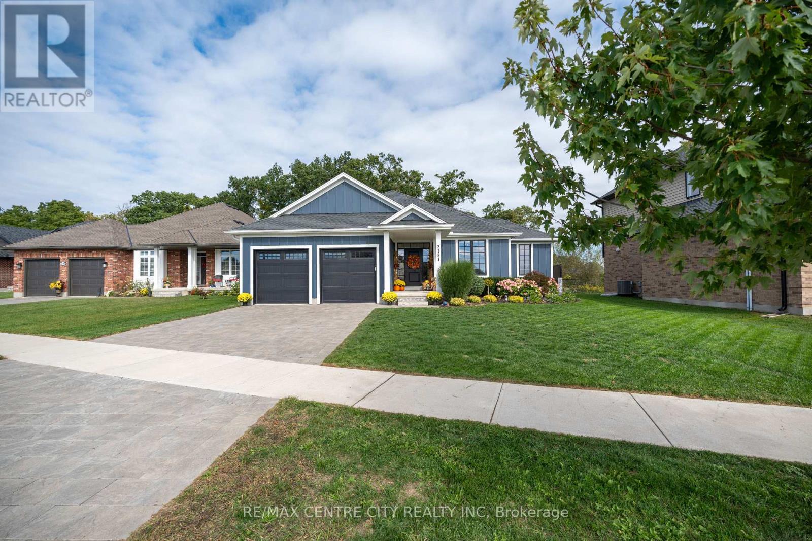 2181 Lockwood Crescent Property Photo 4