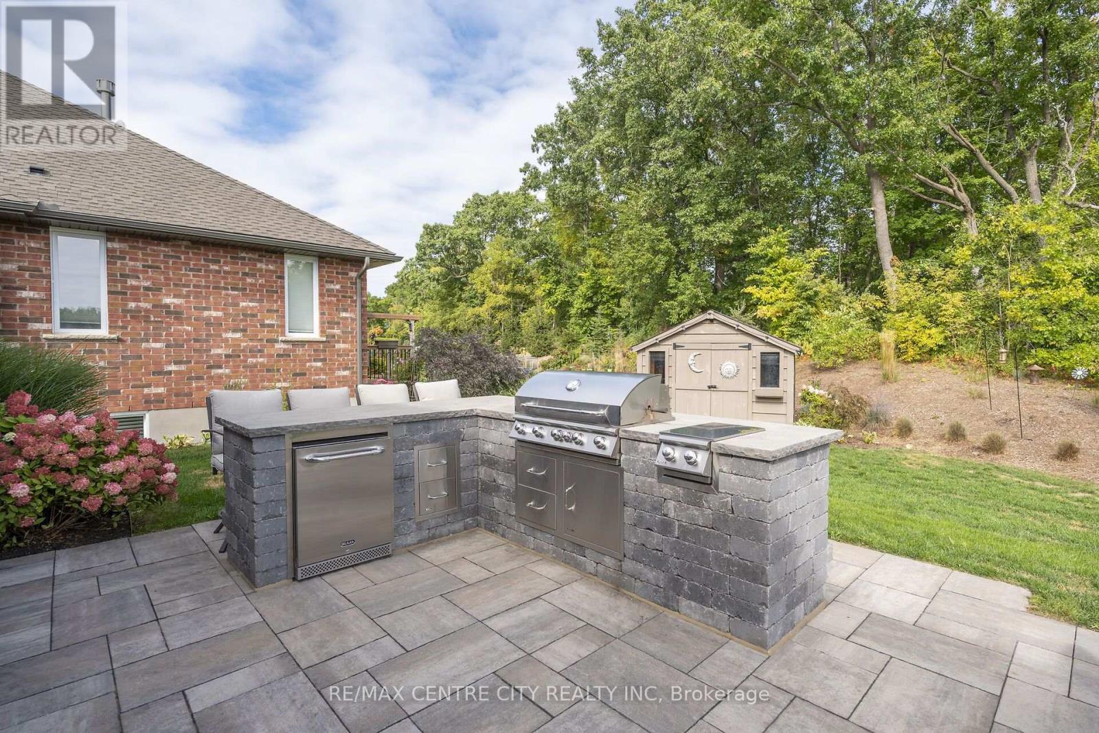 2181 Lockwood Crescent Property Photo 11