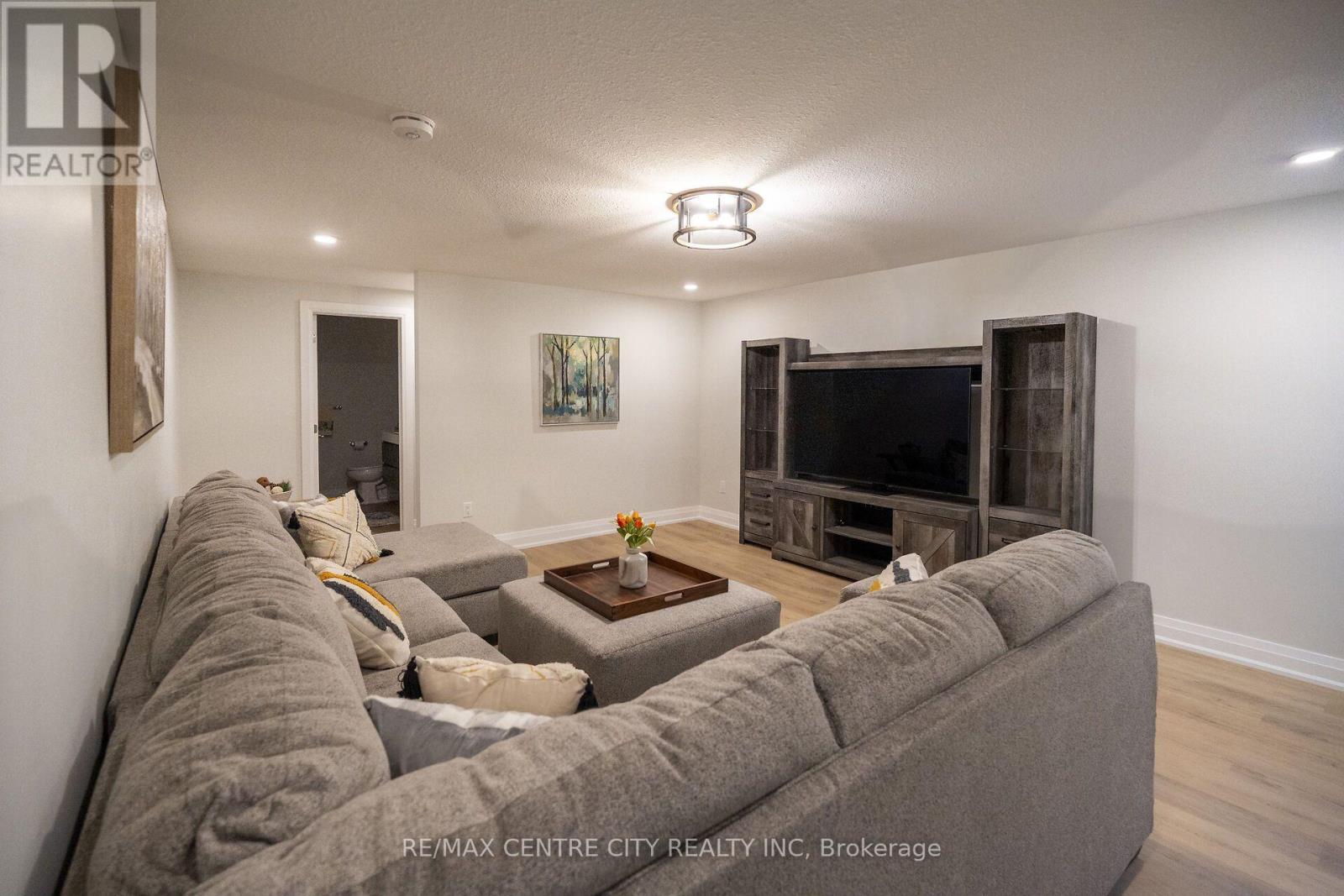 2181 Lockwood Crescent Property Photo 41