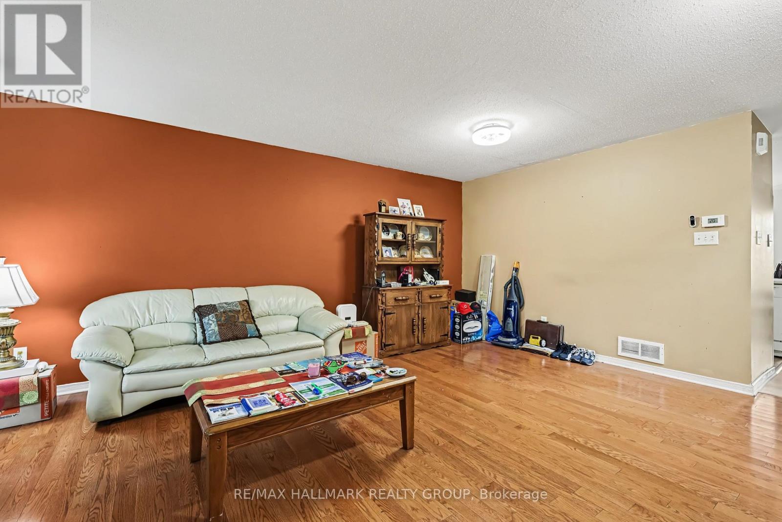 118 Hollowbrook Drive Property Photo 4