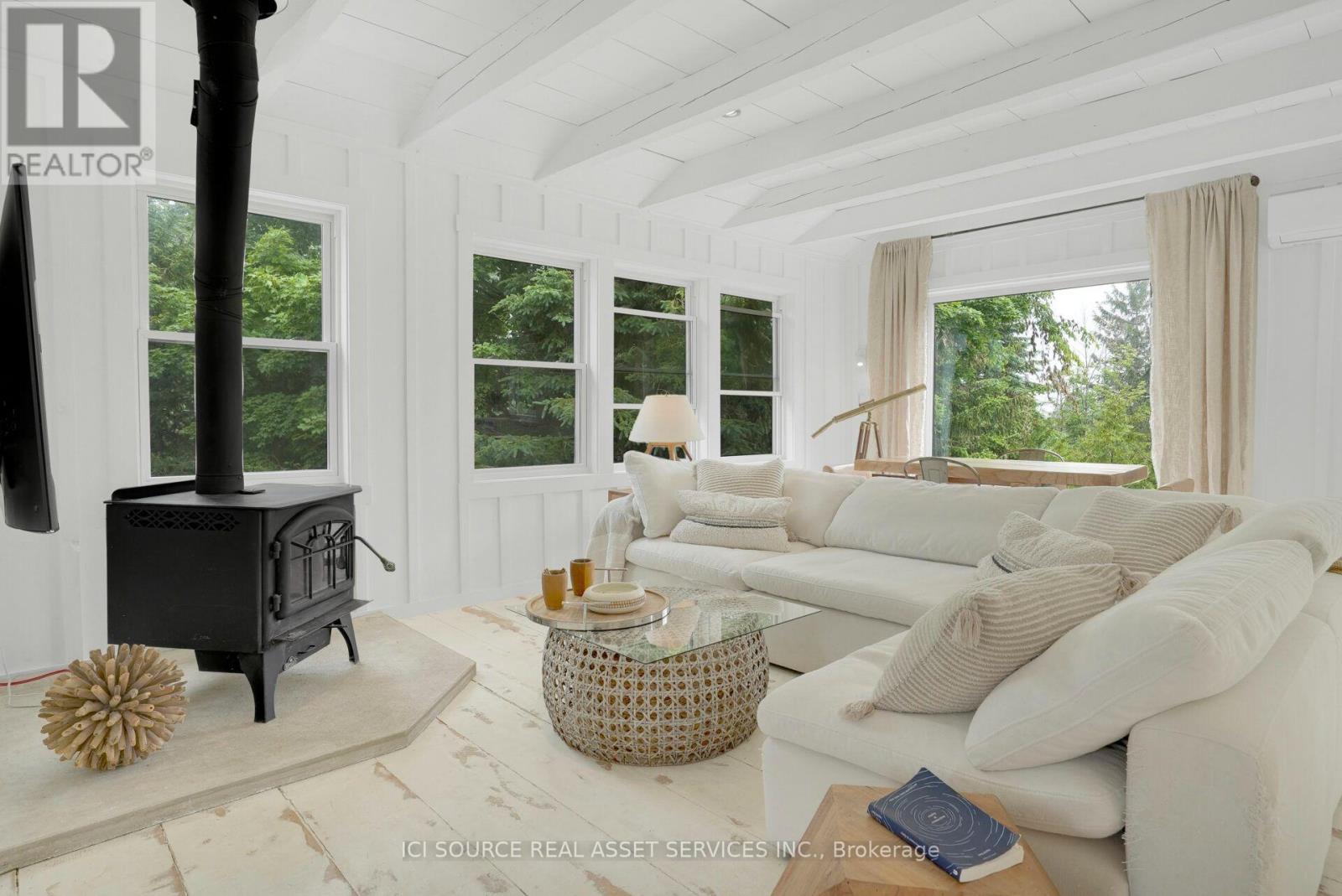 124 Tyrol Avenue Property Photo 4
