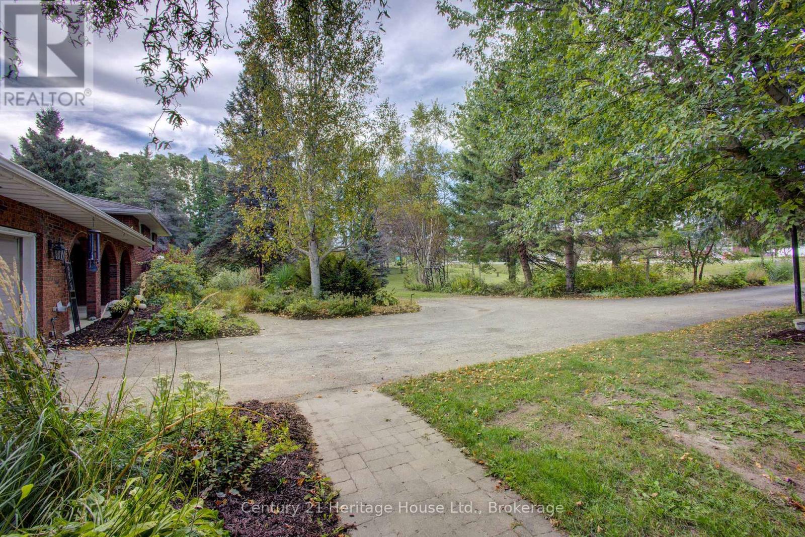 313207 Highway 6 Property Photo 4