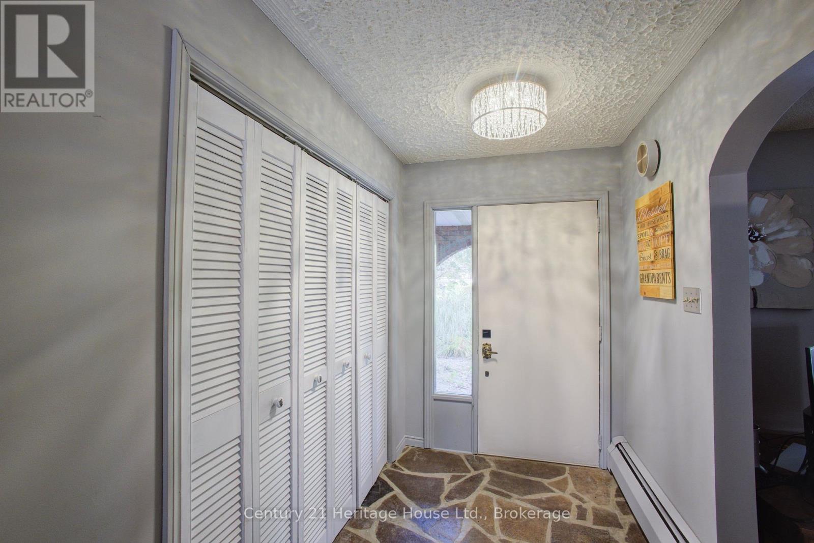 313207 Highway 6 Property Photo 8