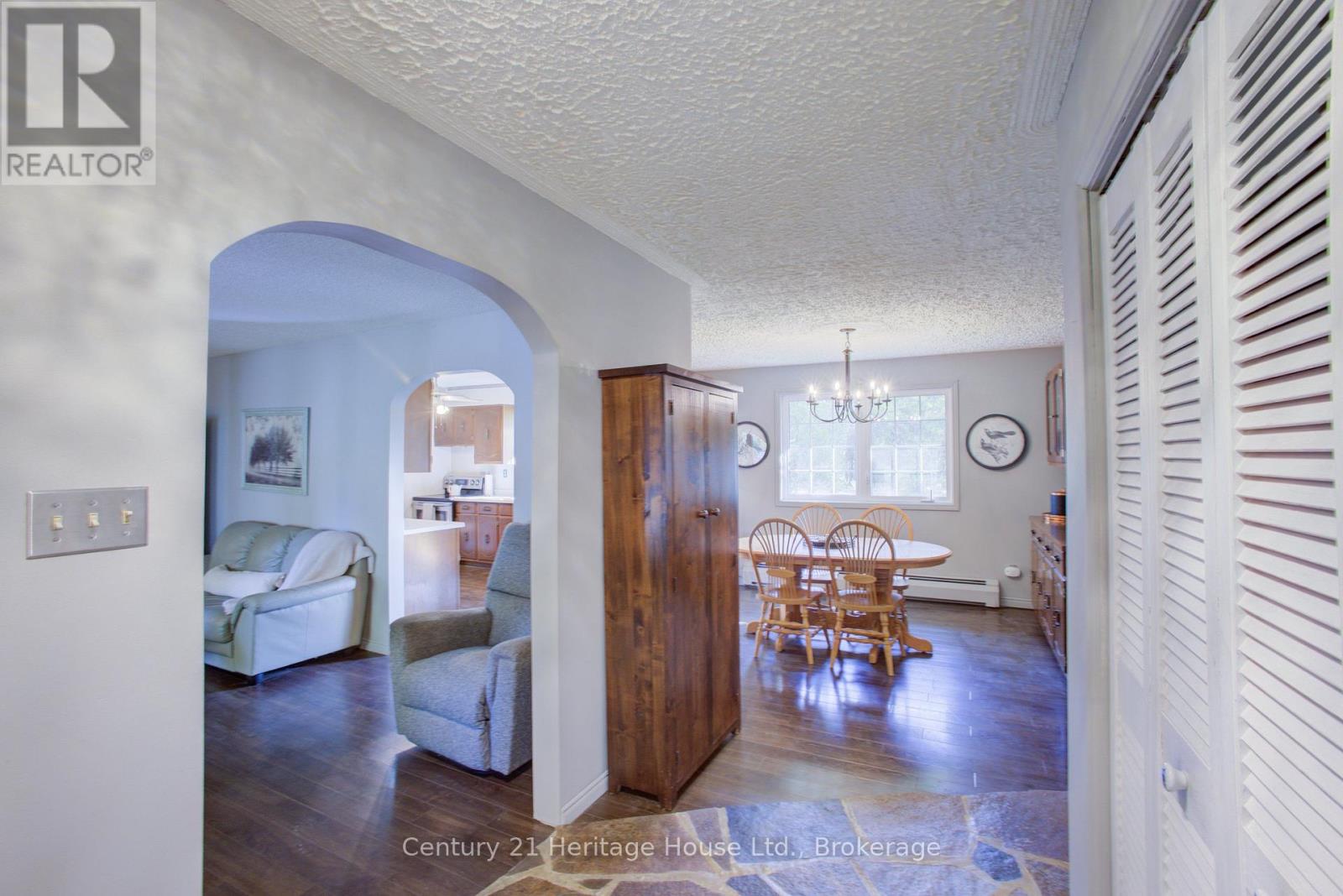 313207 Highway 6 Property Photo 9