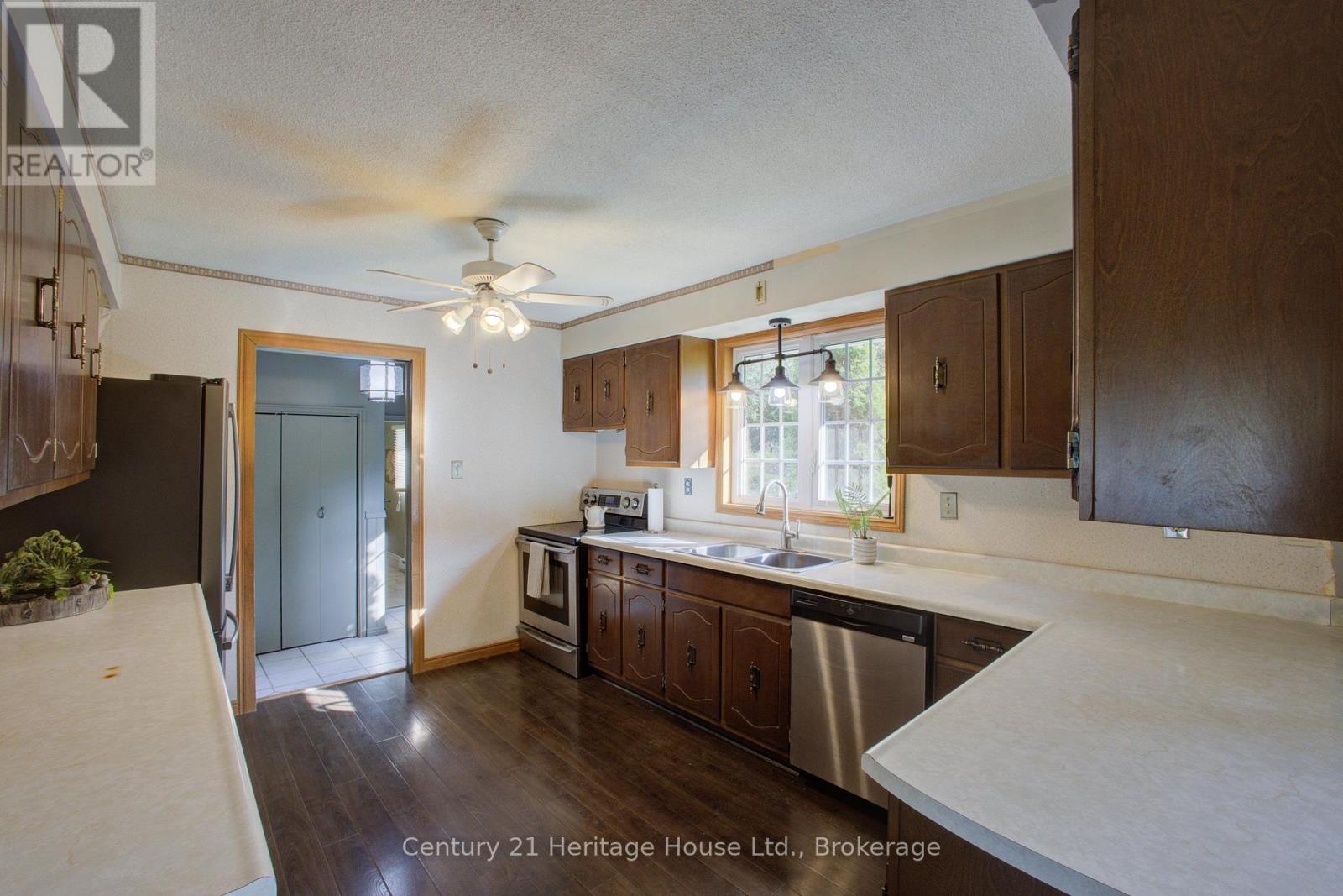 313207 Highway 6 Property Photo 17