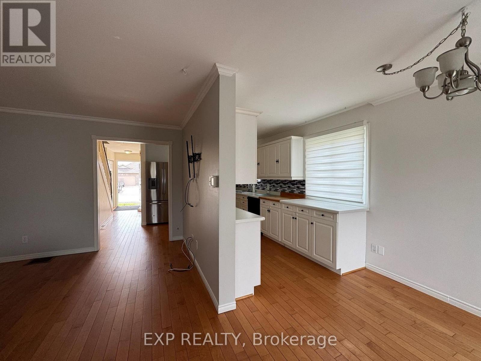 286 Mutual Street N Property Photo 2