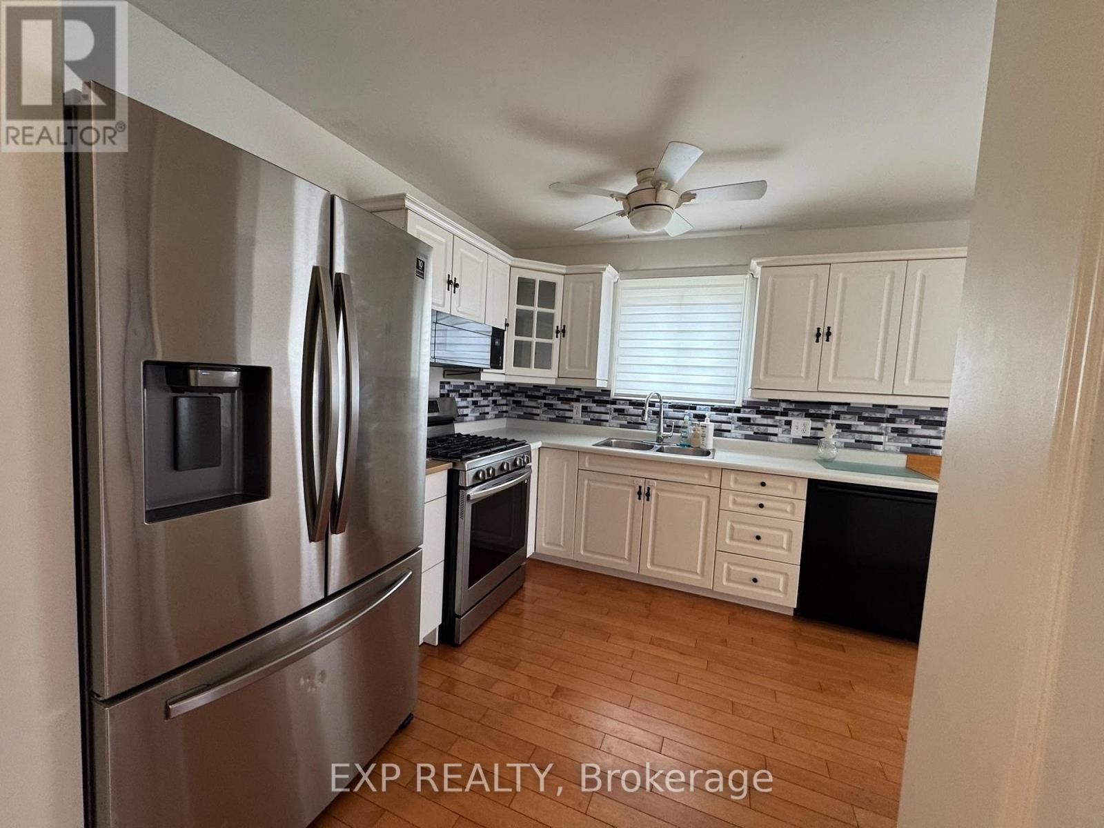 286 Mutual Street N Property Photo 4