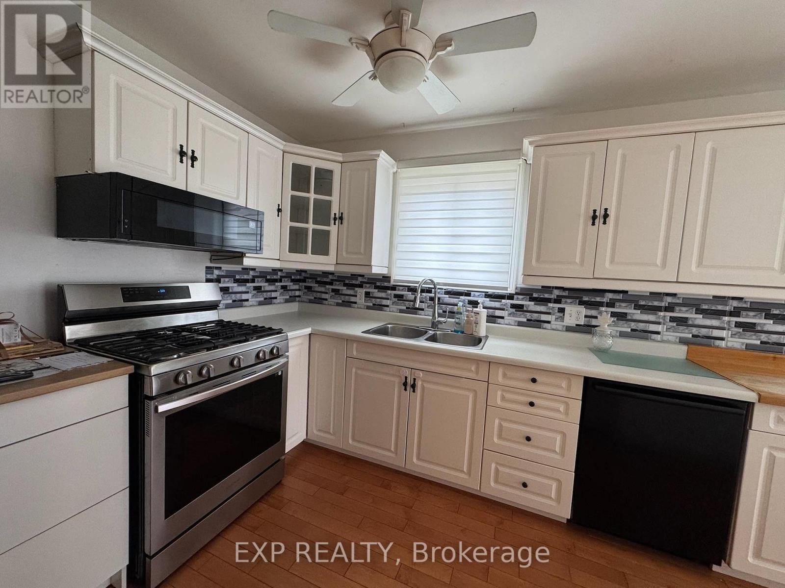 286 Mutual Street N Property Photo 5