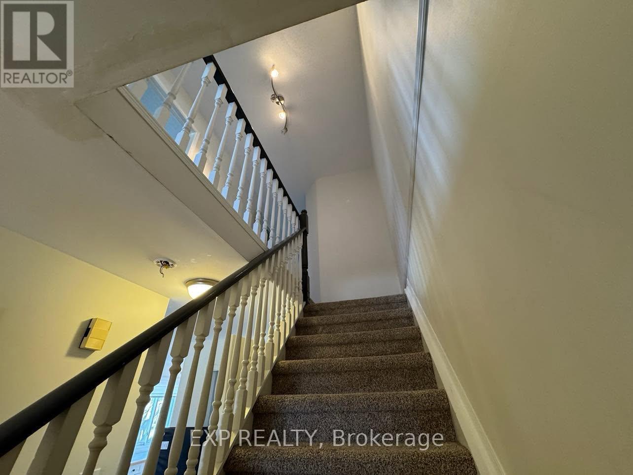 286 Mutual Street N Property Photo 6