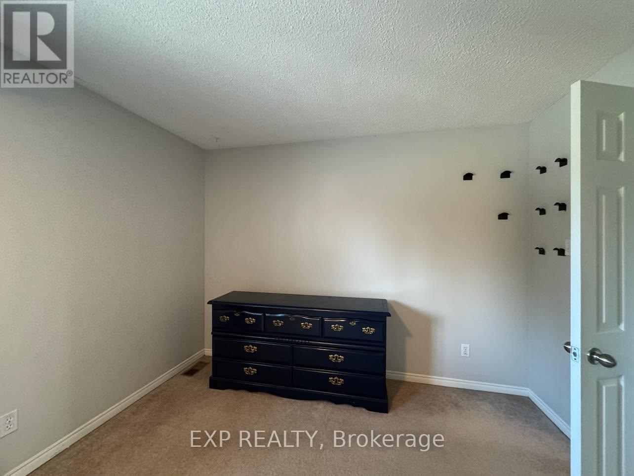 286 Mutual Street N Property Photo 10