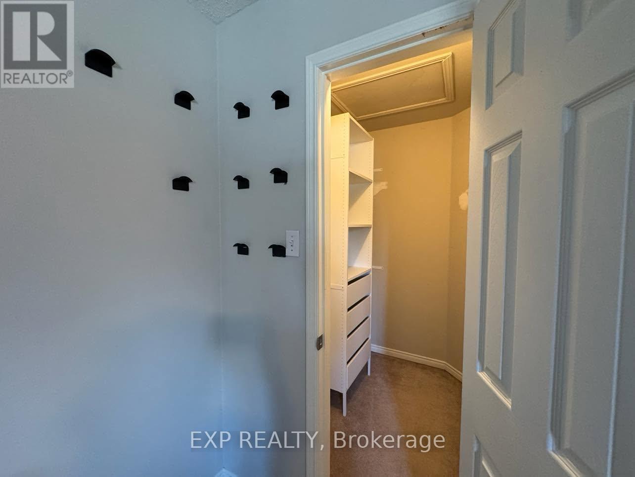 286 Mutual Street N Property Photo 11