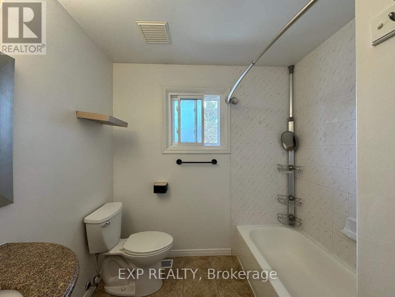 286 Mutual Street N Property Photo 13