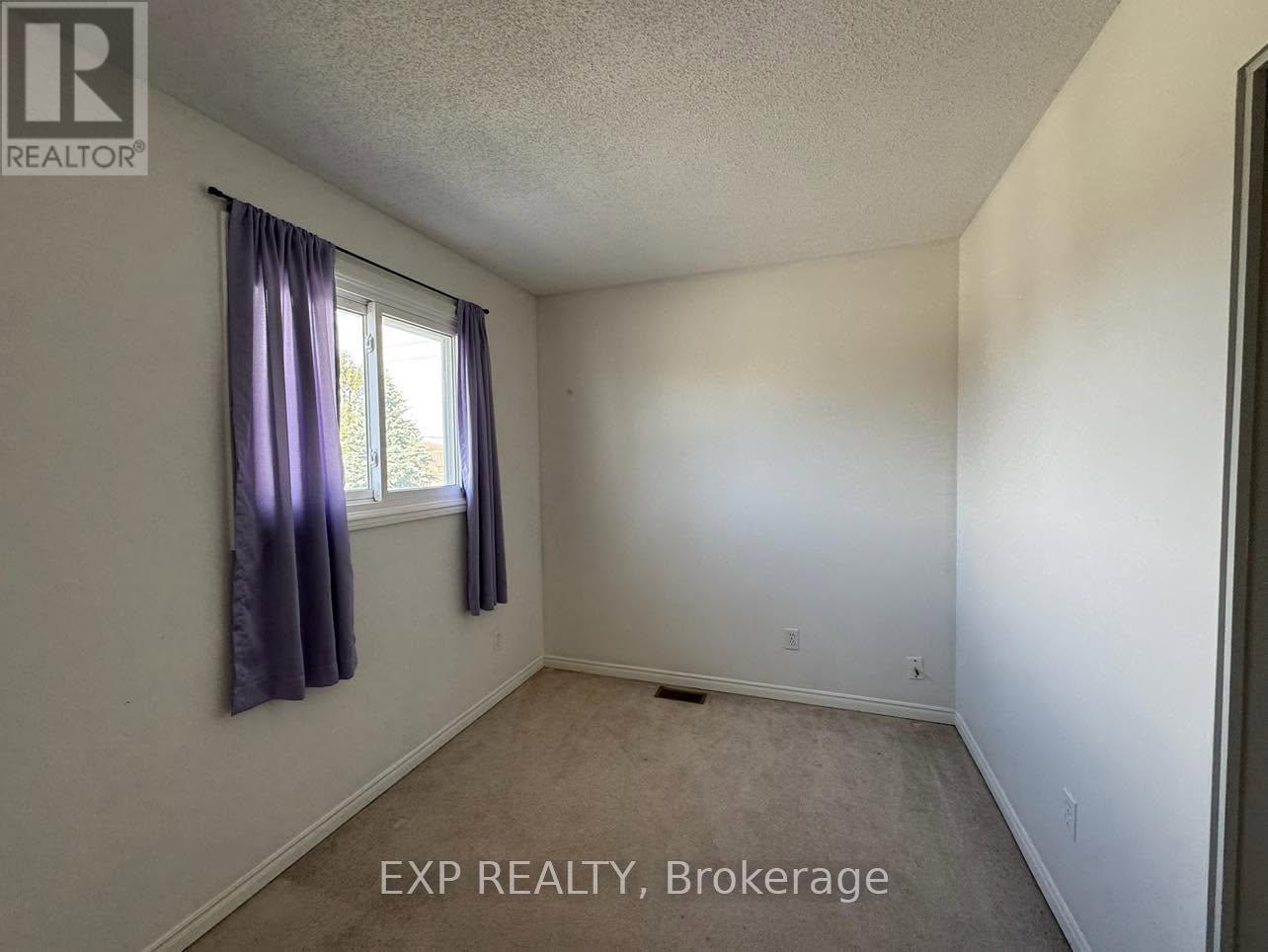 286 Mutual Street N Property Photo 14
