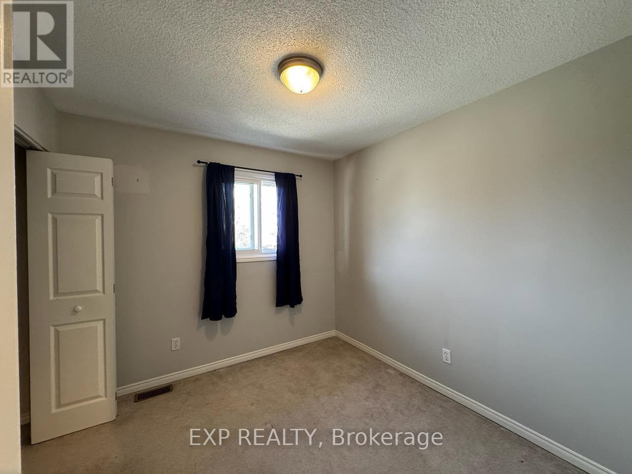 286 Mutual Street N Property Photo 17
