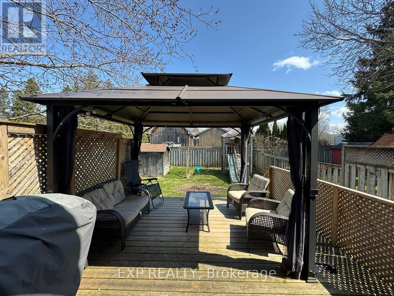 286 Mutual Street N Property Photo 24