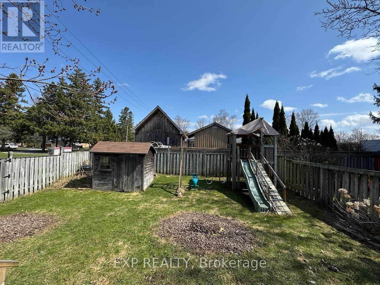 286 Mutual Street N Property Photo 25
