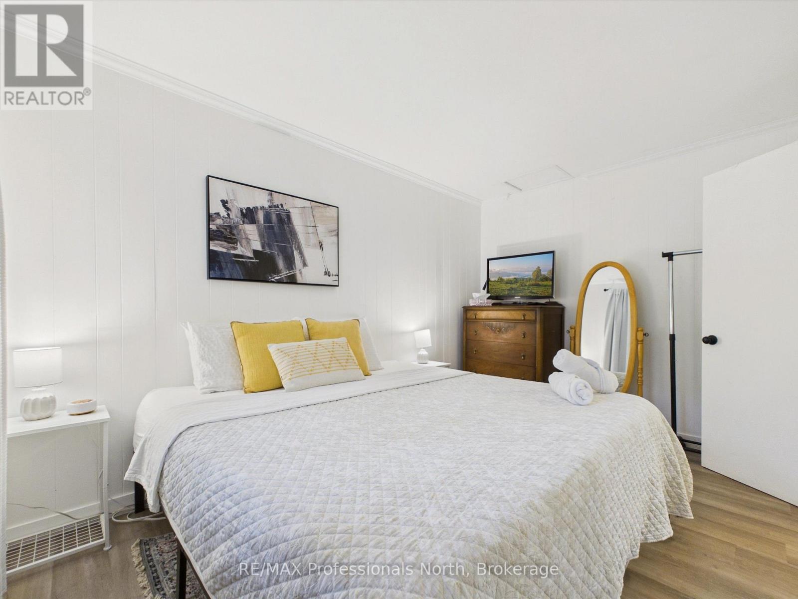 2 Silver Street Property Photo 16