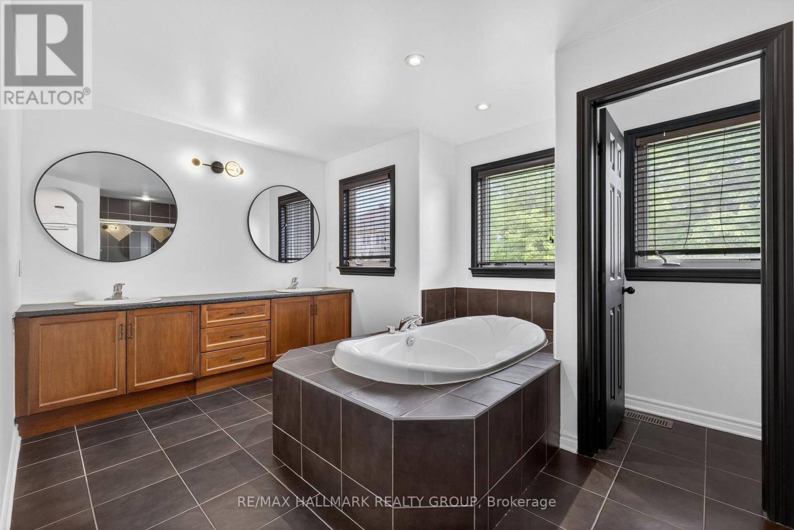 520 Mazari Crescent Property Photo 32