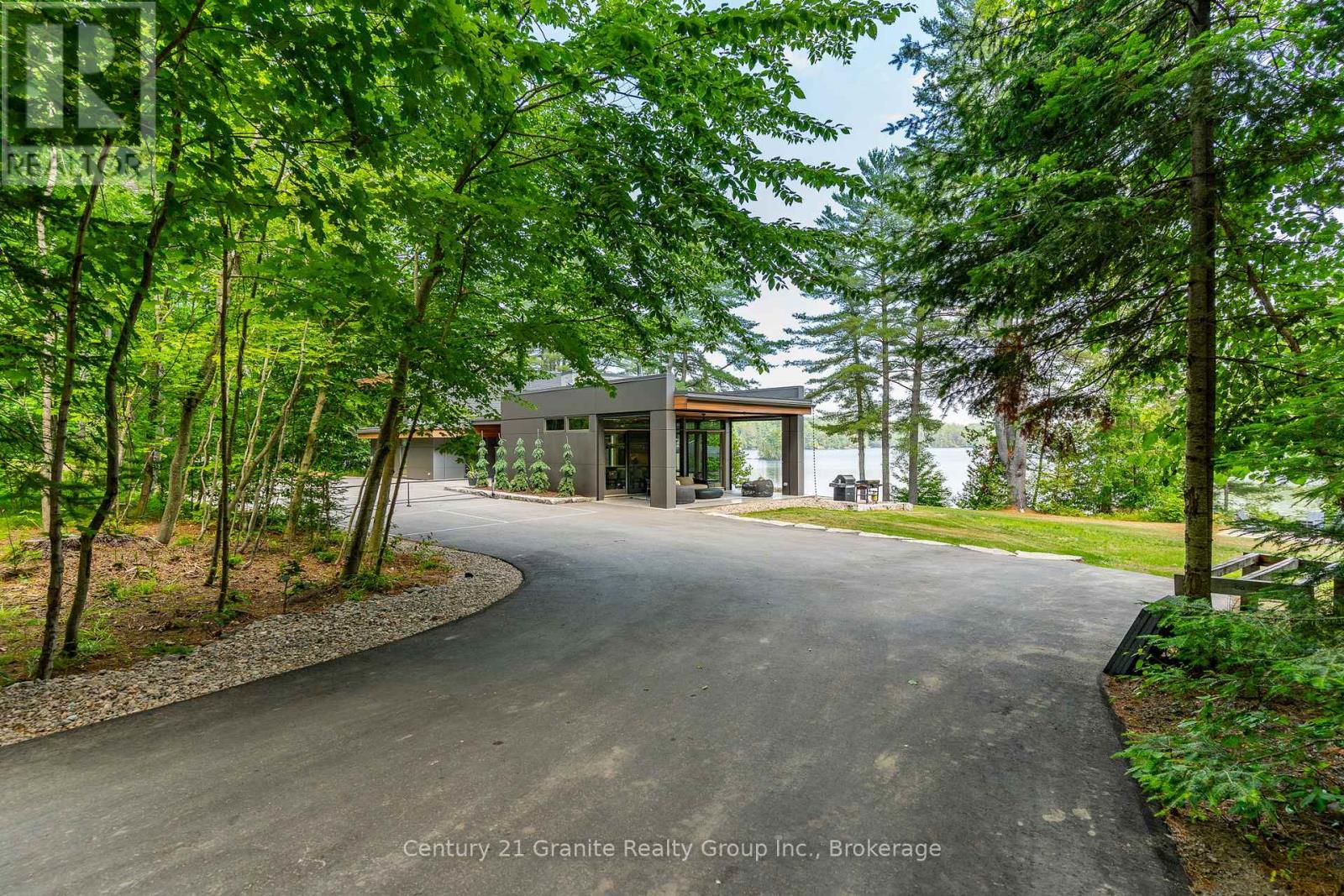 1085 Grace Road Property Photo 3