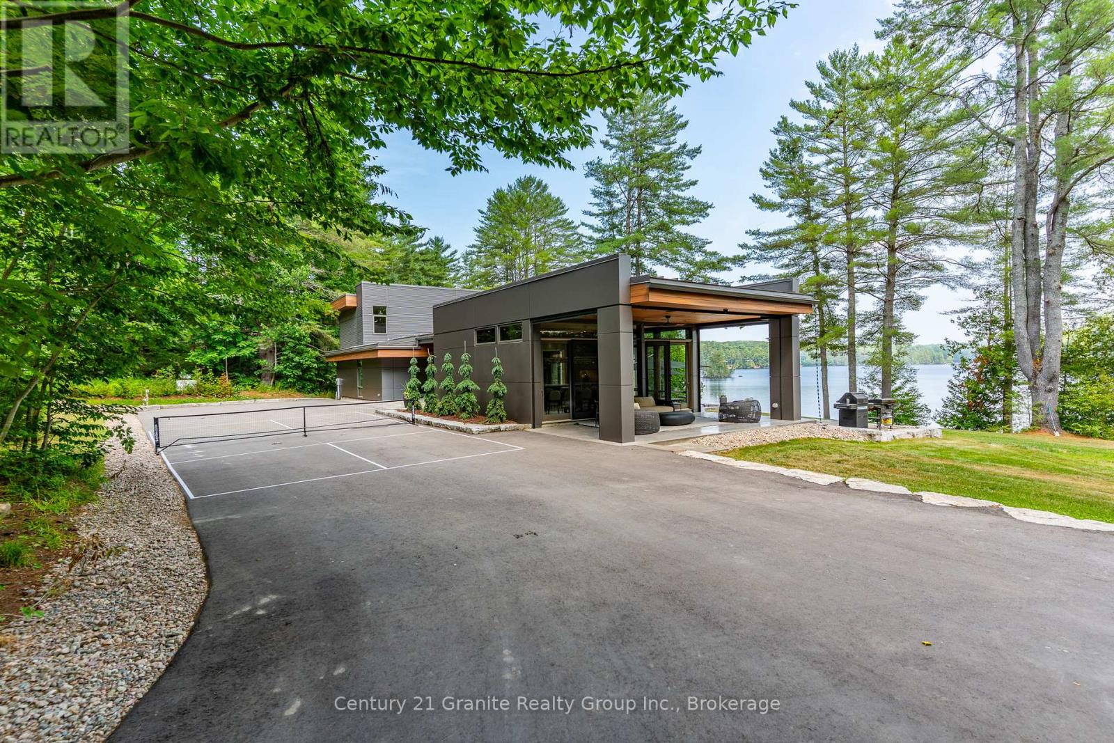 1085 Grace Road Property Photo 4